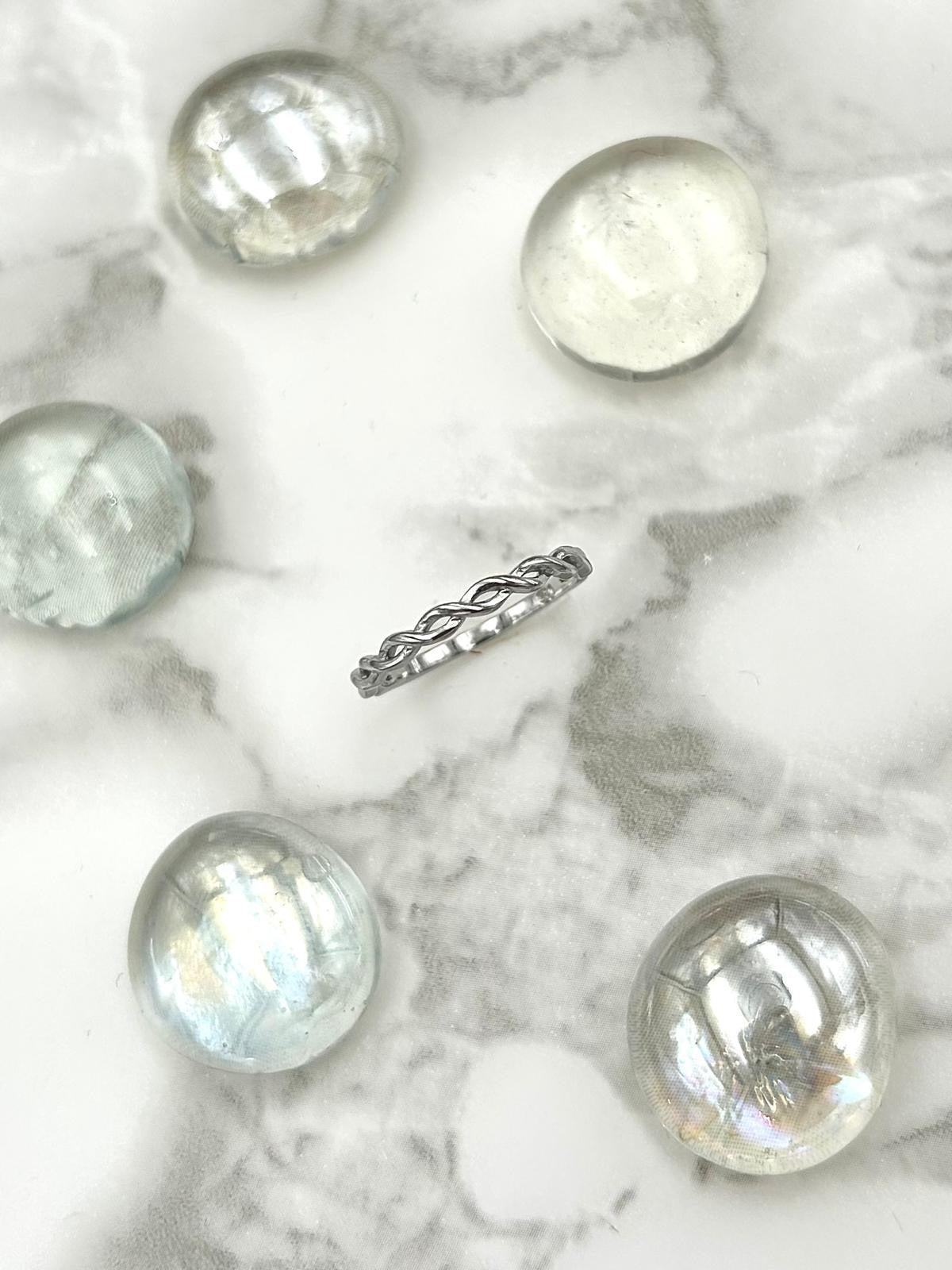 Half-Eternity Twist Band