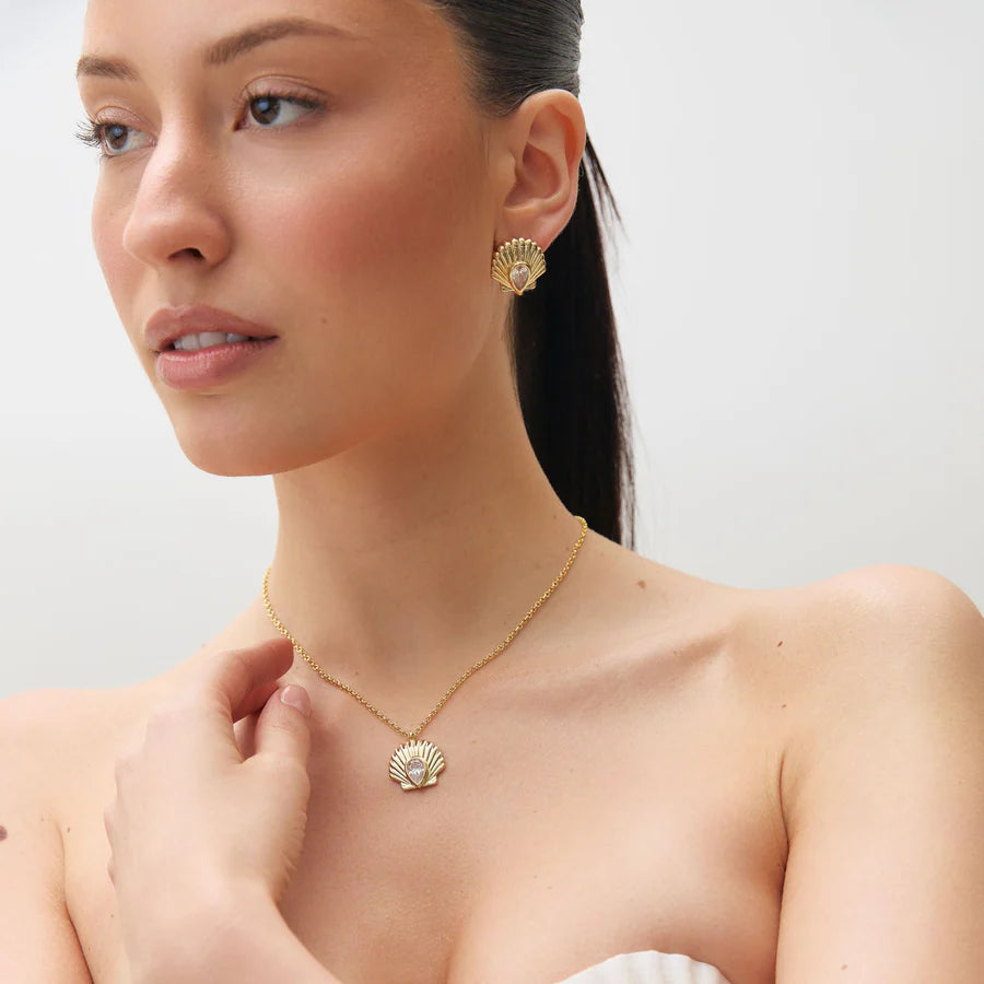 Seashells & Teardrop-Cut CZ pendant necklace